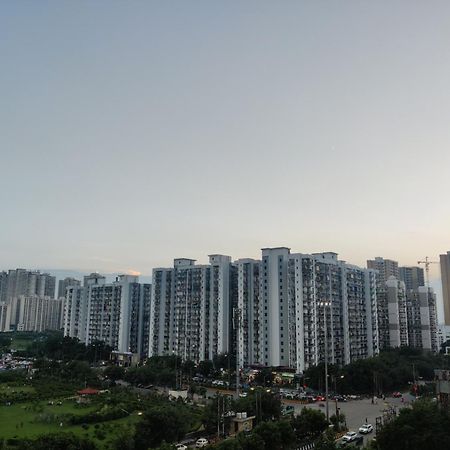The Forest Stays-Luxury Studio Apartment In Noida Exterior photo